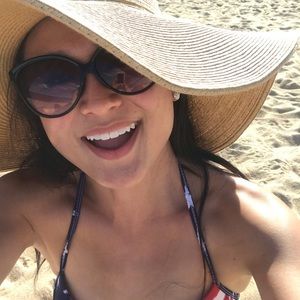 Meet your Posher, Chrissy